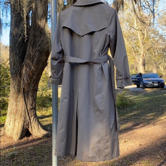 Raincoat - Picture 8 of 8